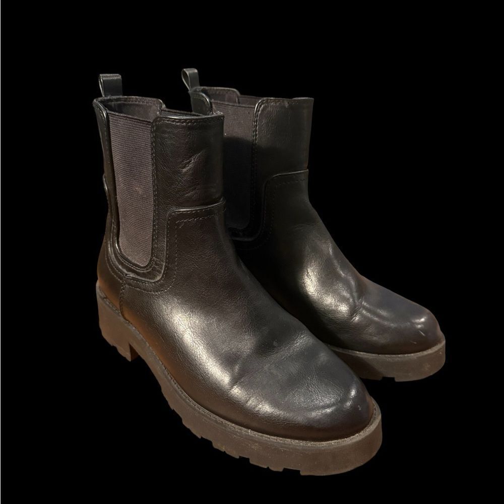 Old Navy Black Leather Chelsea Ankle Boots Lug Sole | Women’s 7